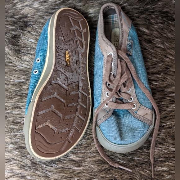 Keen Lace Up Plaid Flats- 6 - Picture 3 of 6